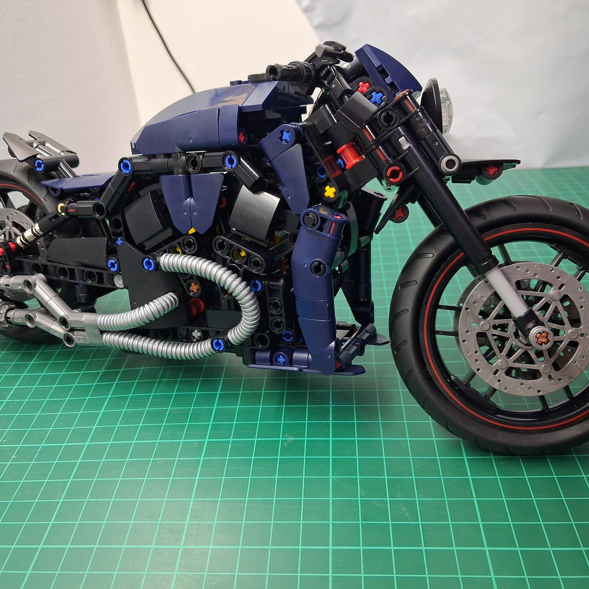 Harley Davidson Black Rod (562 peças)
