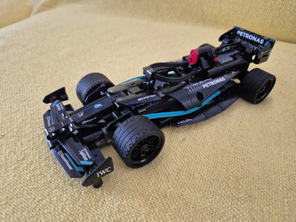 LEGO - Fórmula-1 Mercedes AMG W14 Performance Pull-Back (240 peças)