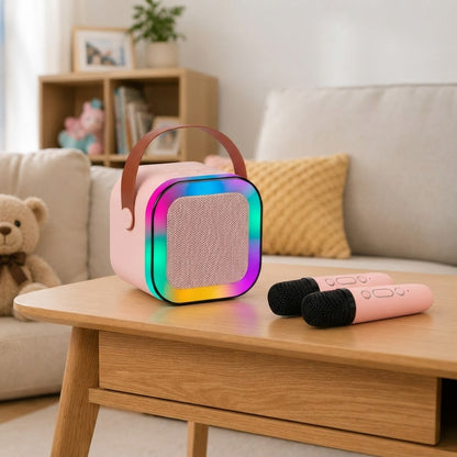 Karaokê Infantil Portátil Rosa com 2 Microfones - ambientada_03.jpg