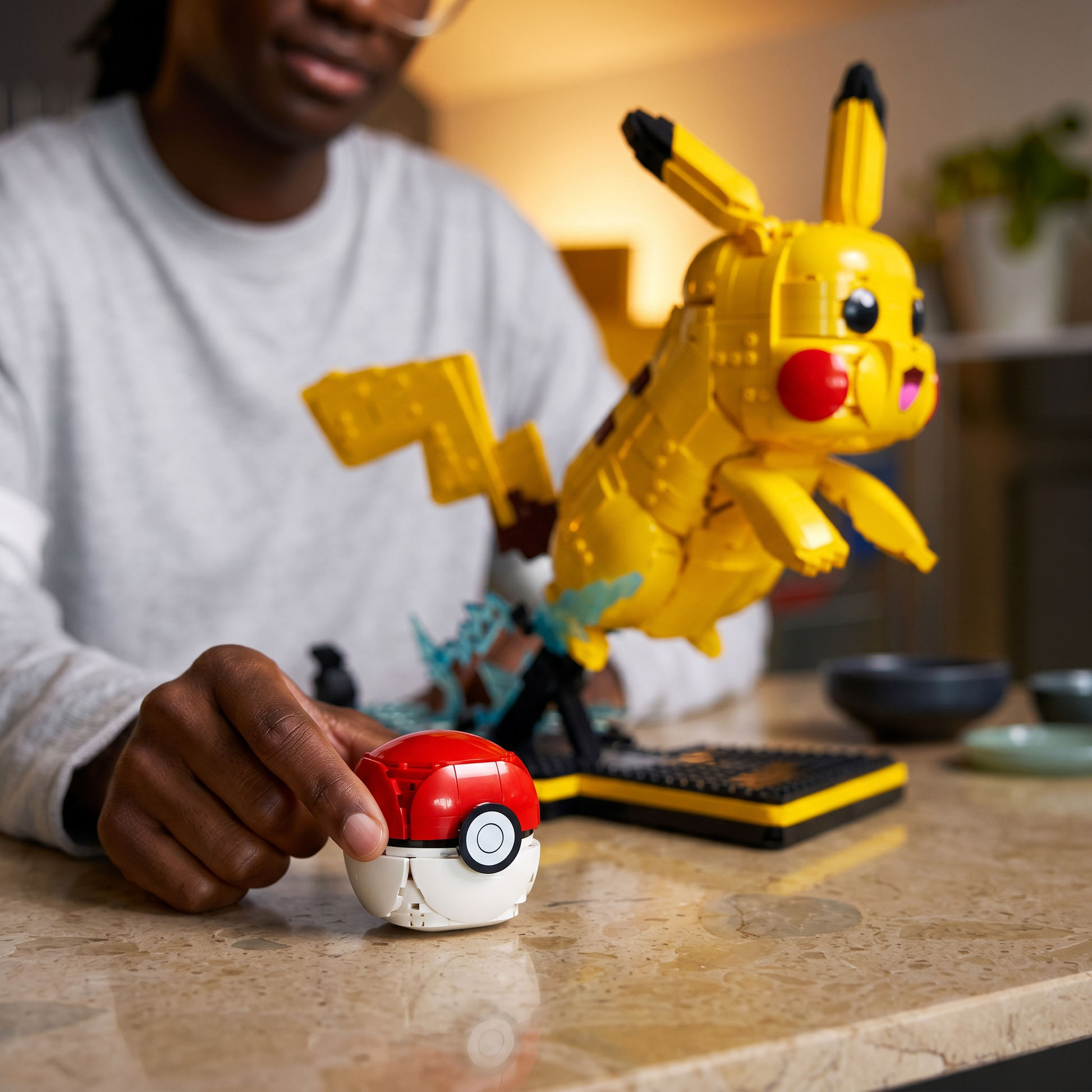 Pokémon - Pikachu e Pokebola (2050 peças)