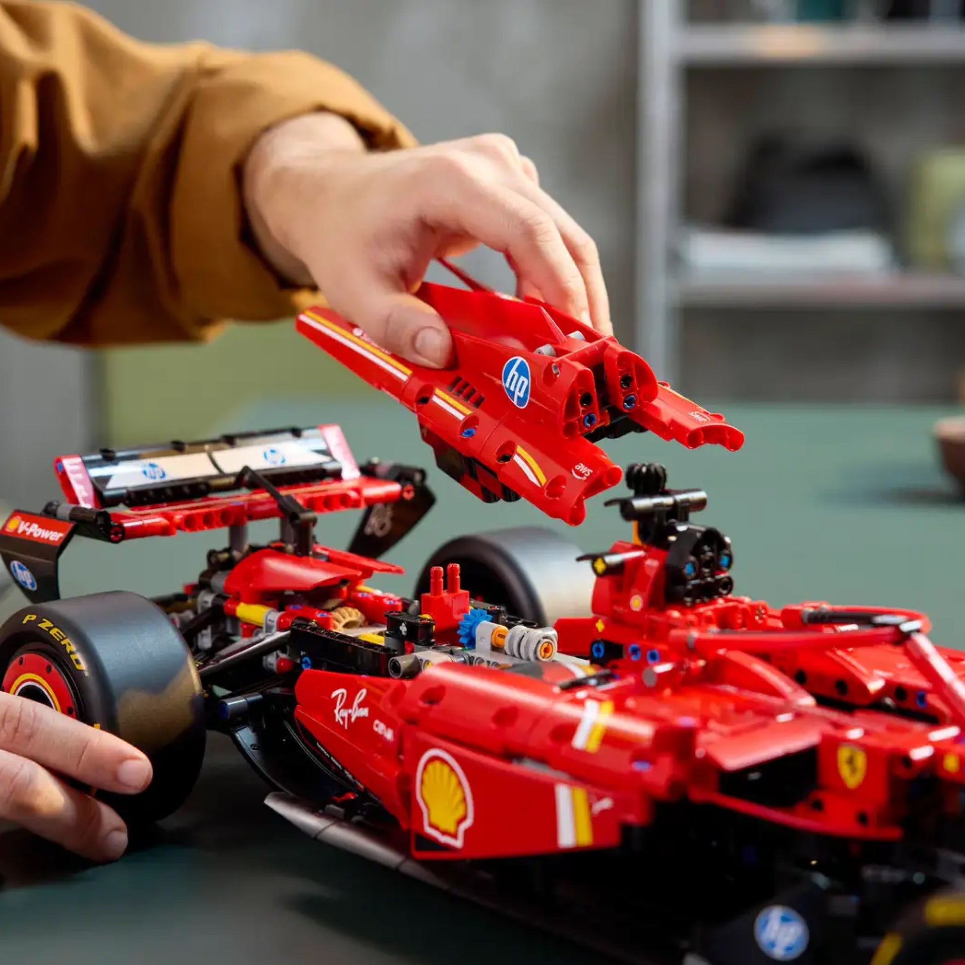 Fórmula 1 - Ferrari SF24 (1361 peças) - Réplica Idêntica | galeria 5 | 20260627-222539