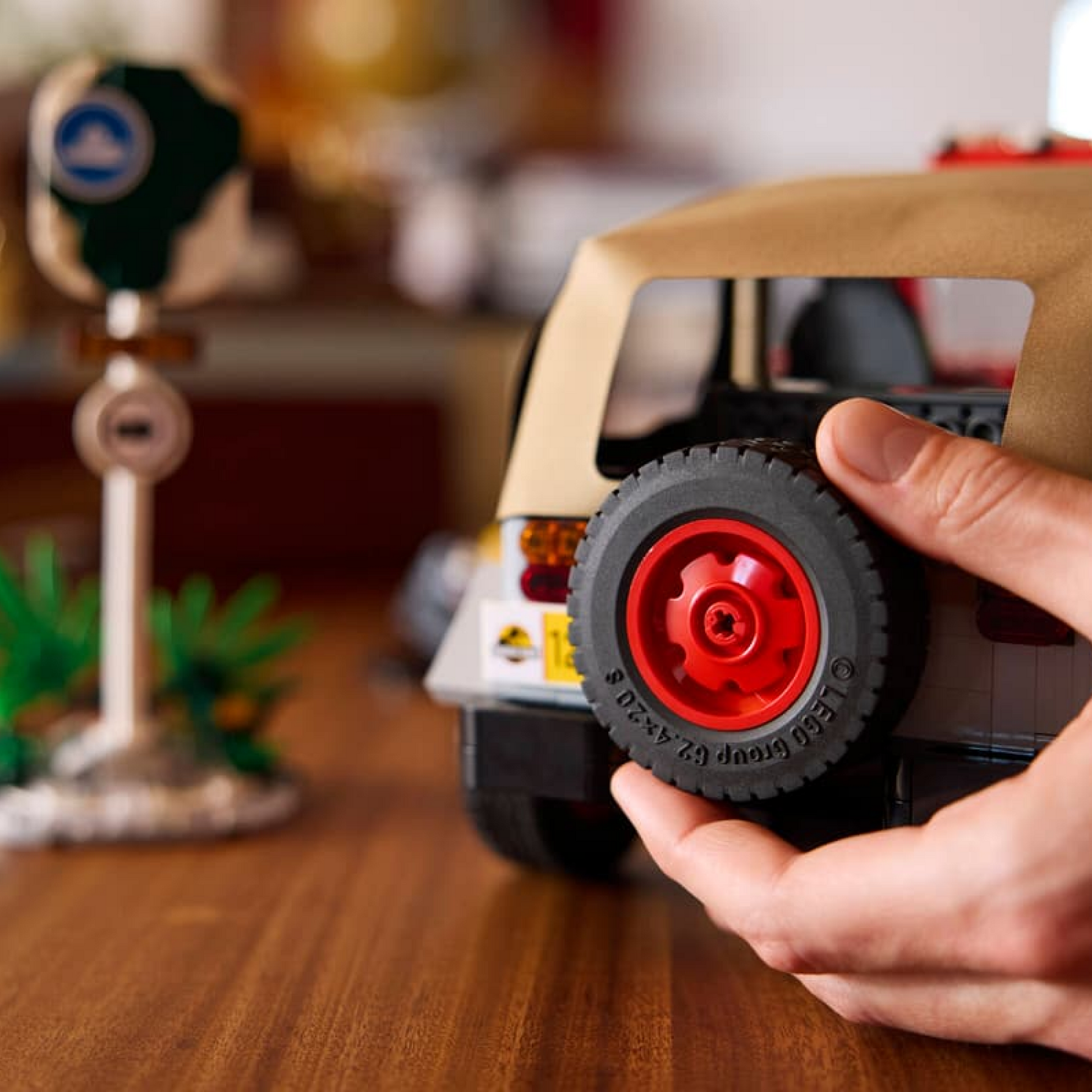 Jurassic Park - Jeep Wrangler (1924 peças)