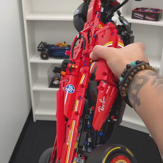Compre Junto Ferrari SF24, Red Bull RB20 e McLaren MCL39 - vídeo