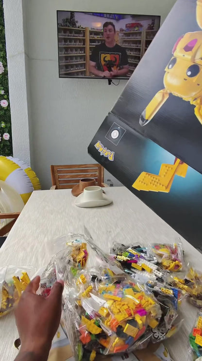 Pokémon - Pikachu e Pokebola (2050 peças)